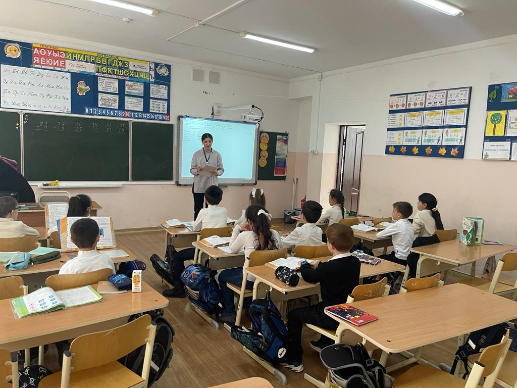 Беседа с учениками 1 и 2 классов посвященная «Международному дню родного языка».